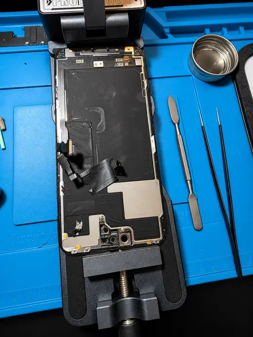 فتح آيفون 14 برو ماكس ورفع الشاشة بأداة فتح مخصصة - iPhone 14 Pro Max opening tool