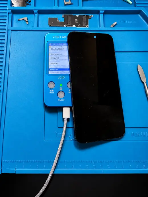 نقل بيانات شاشة آيفون 14 برو ماكس بجهاز برمجة JCID - iPhone 14 Pro Max display data programmer